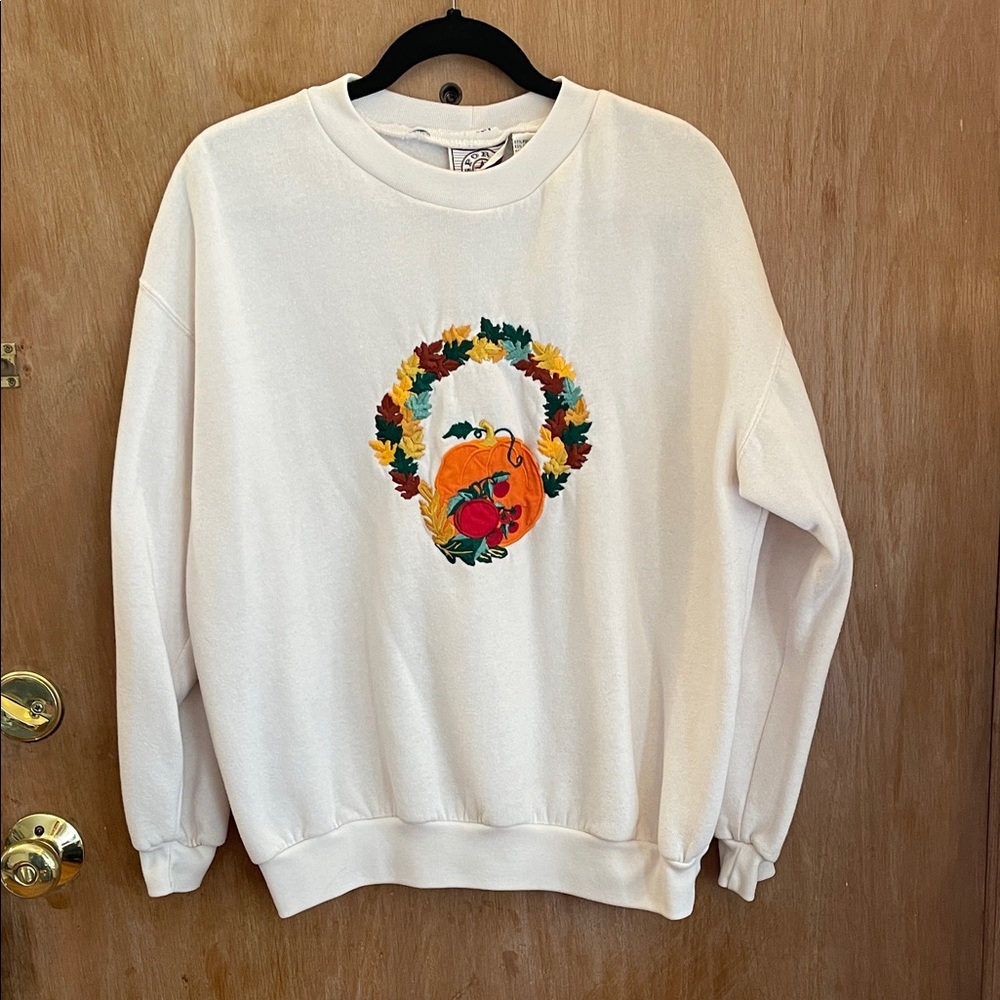 Vintage White Floral Fall Embroidered Sweatshirt